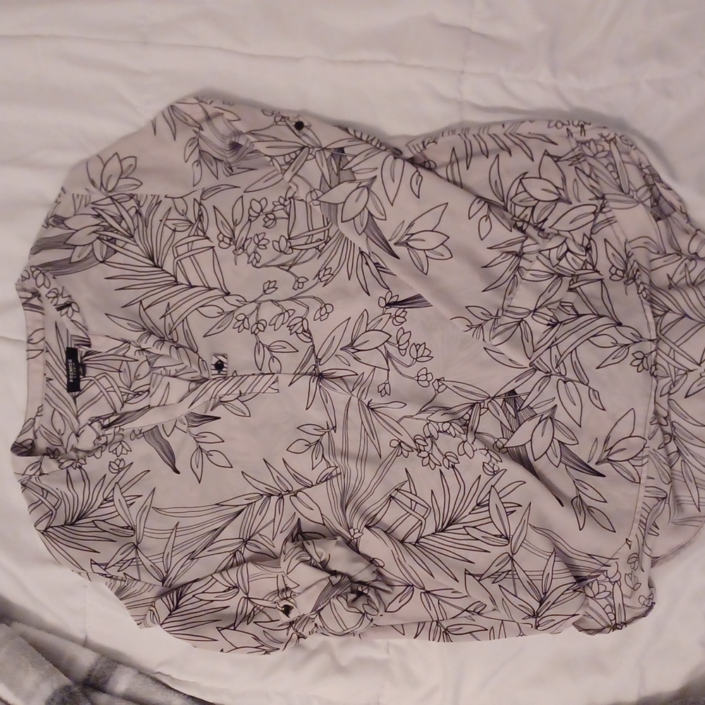 Long sleeve Blouse with black and white floral pattern